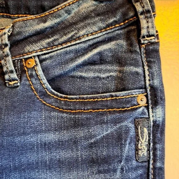 Silver Jeans Suki Skinny Crop Jeans/Capri W/Embroidered Pockets - Picture 4 of 10